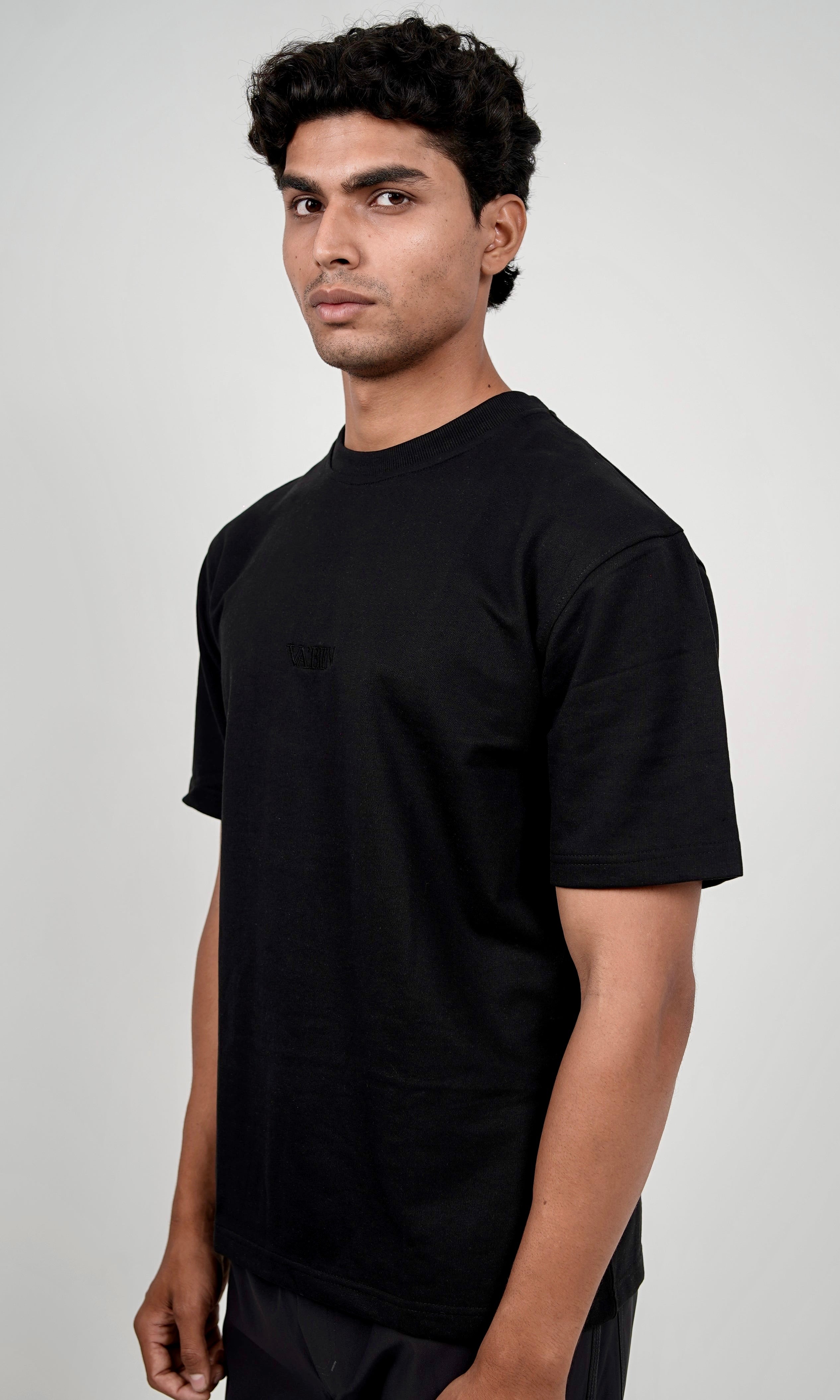 SLIGHTLY OVERSIZED TEE (TYPO) - BLACK