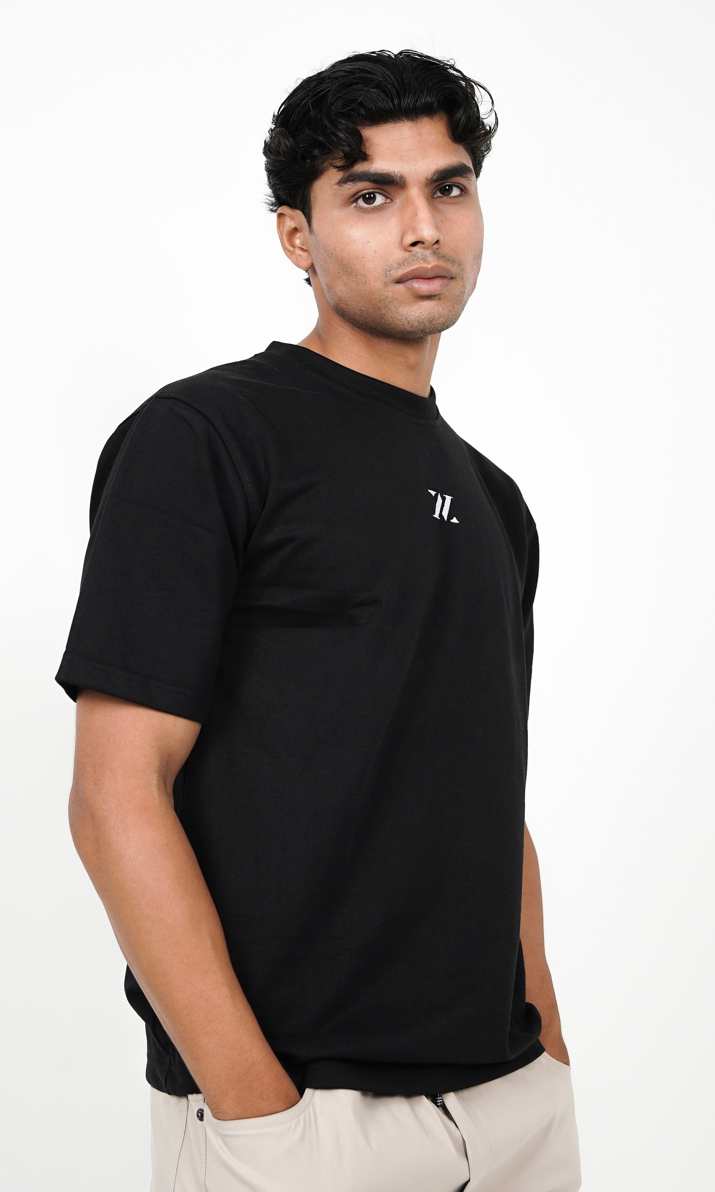 SLIGHTLY OVERSIZED TEE - BLACK