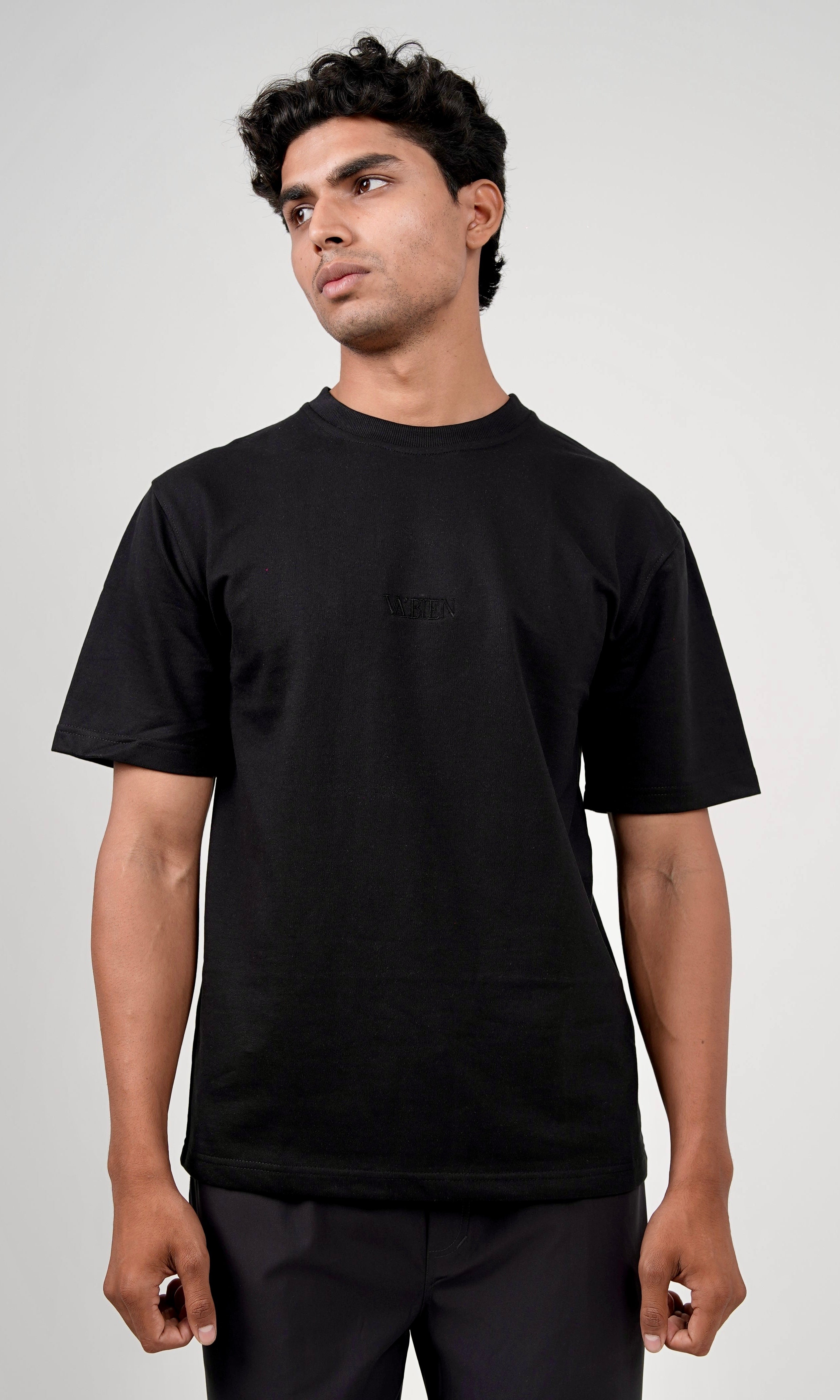 SLIGHTLY OVERSIZED TEE (TYPO) - BLACK