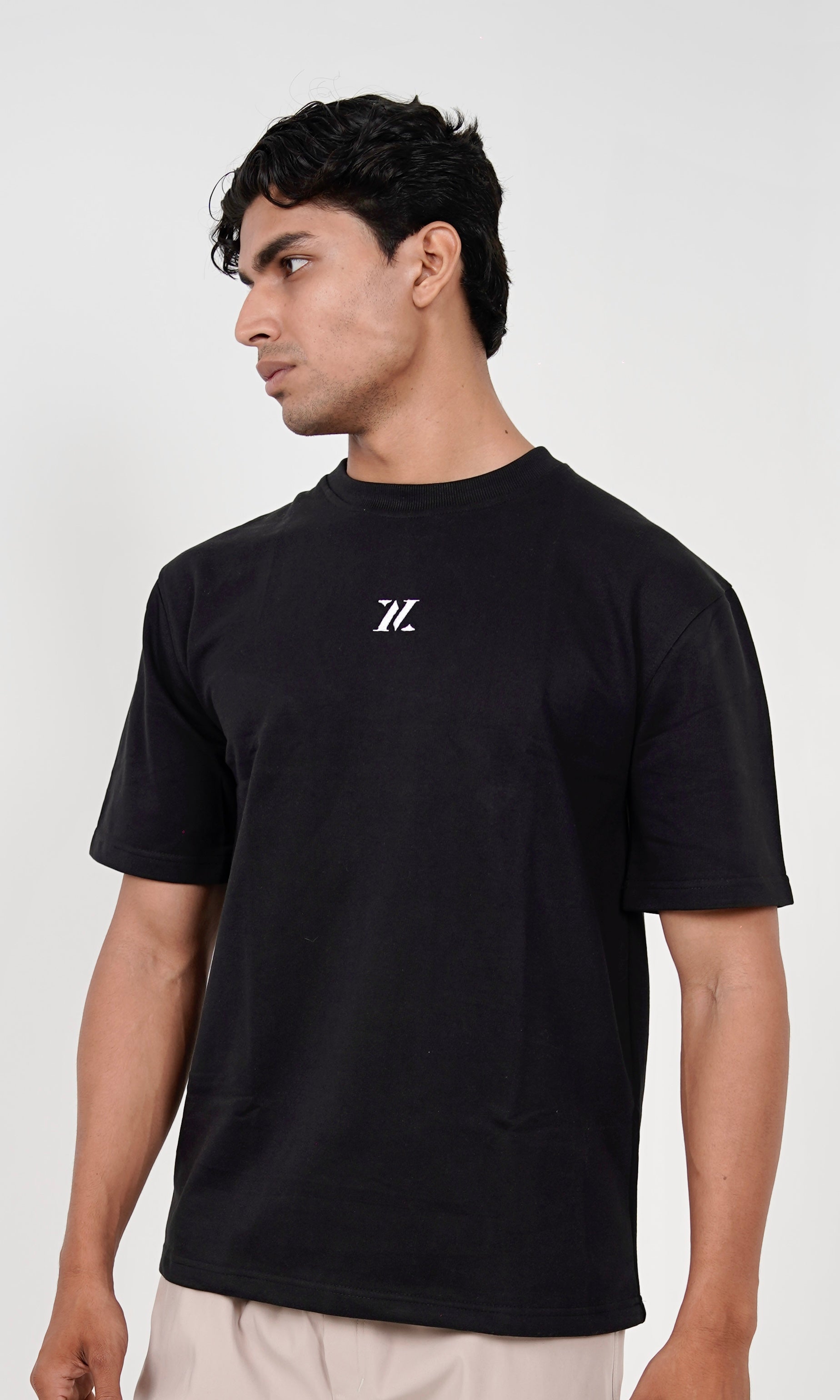 SLIGHTLY OVERSIZED TEE - BLACK